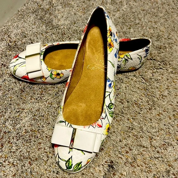 Aerosoles floral flats - Picture 1 of 6